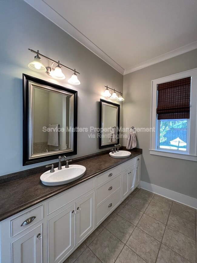 Building Photo - 1417 E Maxwell St