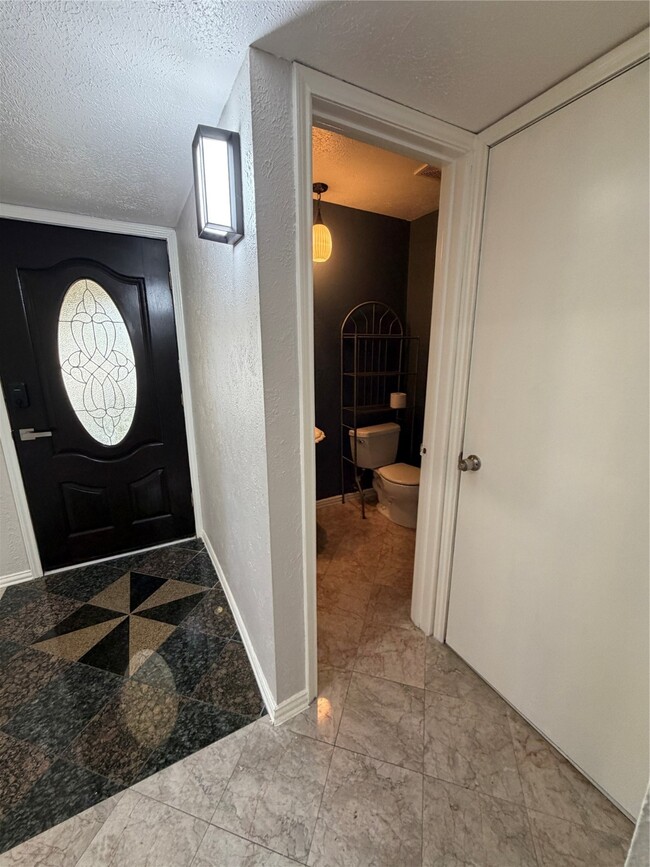 Building Photo - 16914 Clan MacGregor Dr