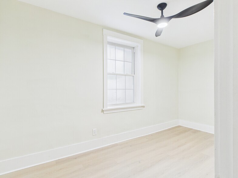 Building Photo - 1541 W Barry Ave