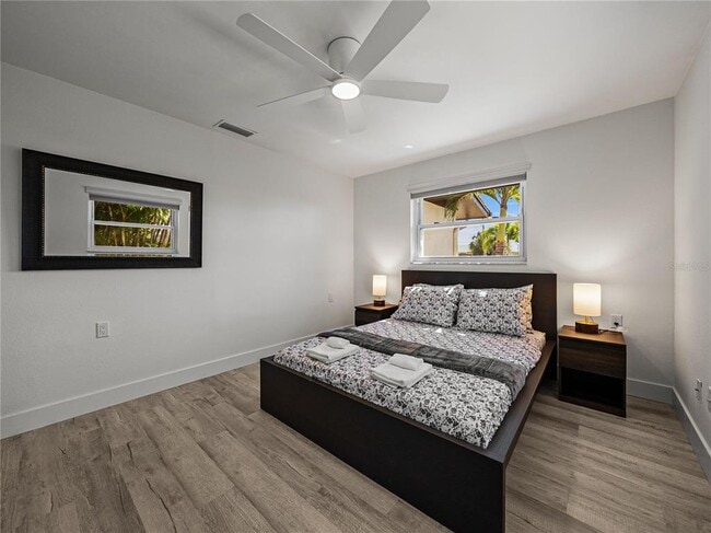 Building Photo - 7125 Shore Dr S