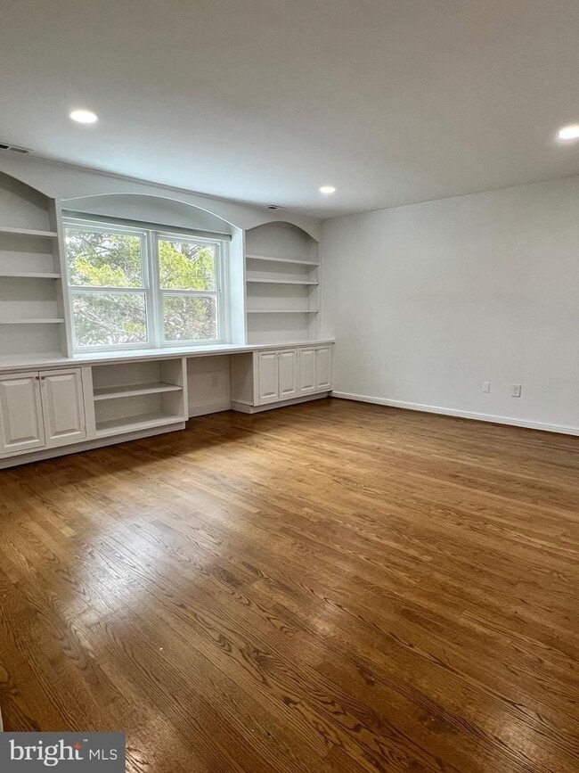 Building Photo - 1213 Perry William Dr