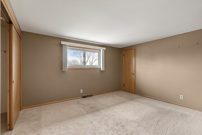 Building Photo - 537-541 N Edgelawn Drive Unit 539
