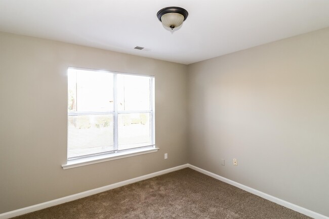 Building Photo - 1079 Mossy Knoll Dr