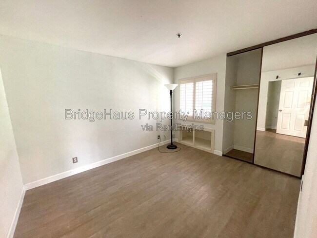 Building Photo - 5765 Friars Rd