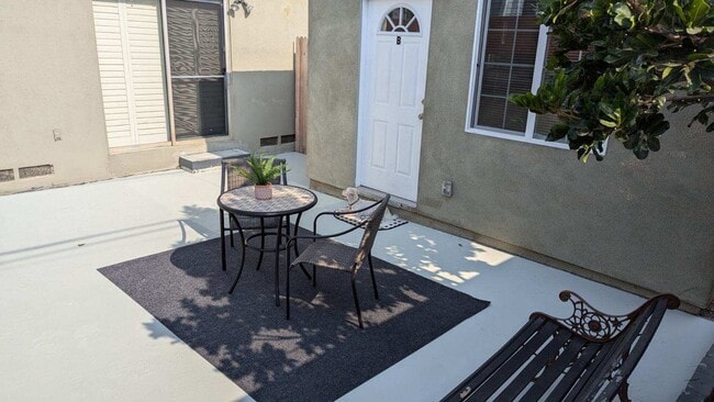 Building Photo - 11837 Daphne Ave