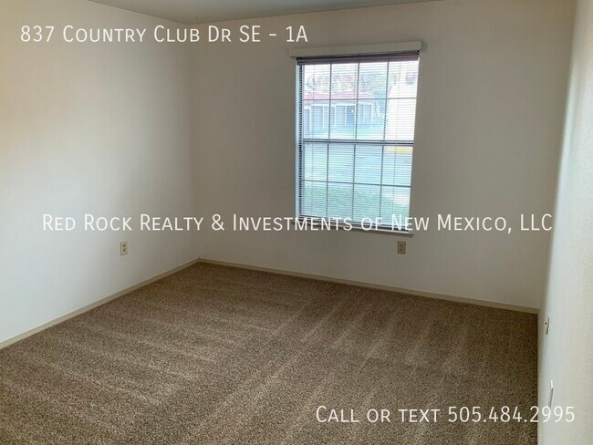 Building Photo - 837 Country Club Dr SE