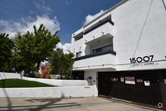 Building Photo - 15007 Burbank Blvd