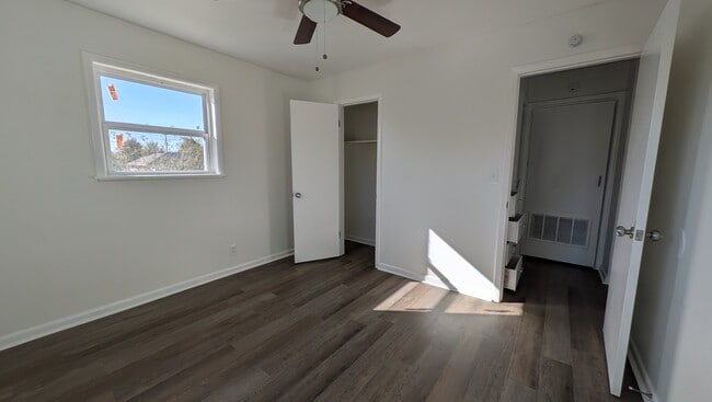 Building Photo - 1027 E Wallace St