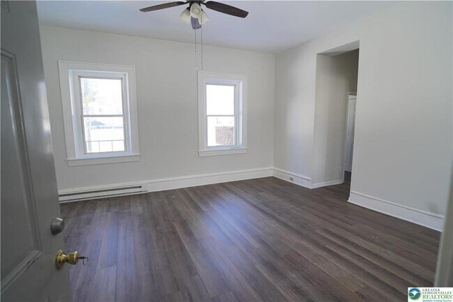 Building Photo - 350 Main St