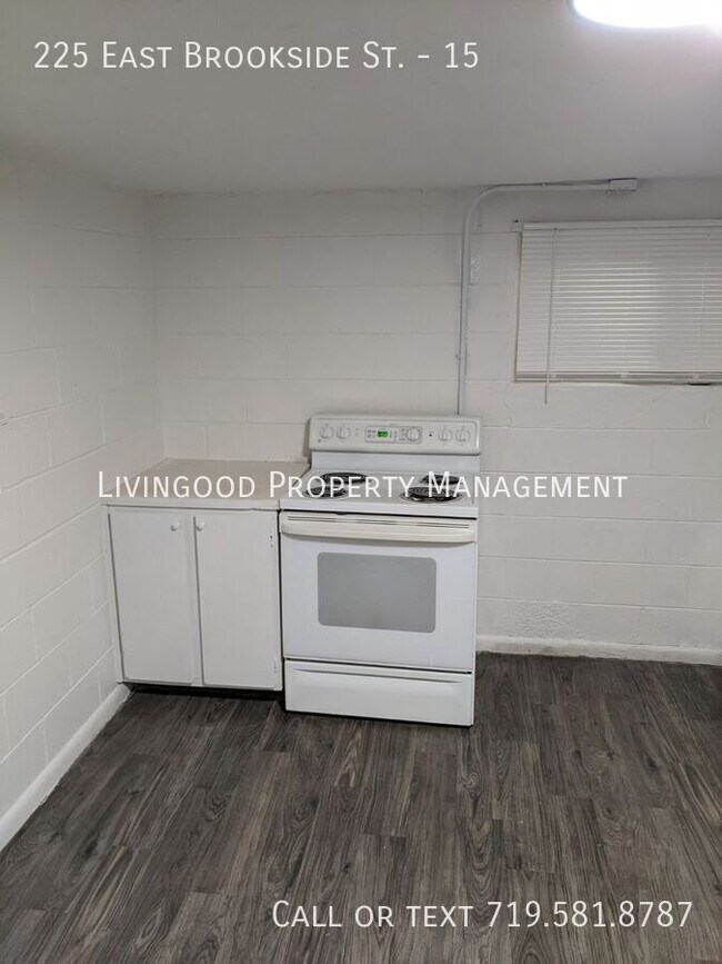 Building Photo - 225 E Brookside St