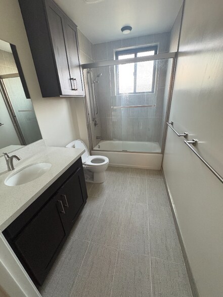 Building Photo - 820 B St