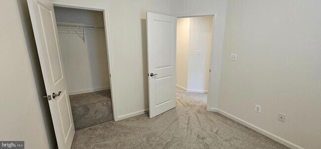 Building Photo - 156 Ironwood Ct