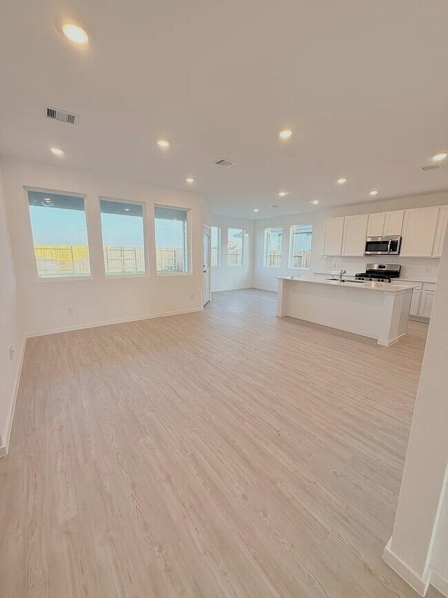 Building Photo - 6814 Dutch Iris Dr