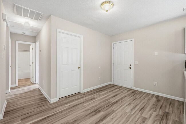 Building Photo - Welcome to Overbrook!