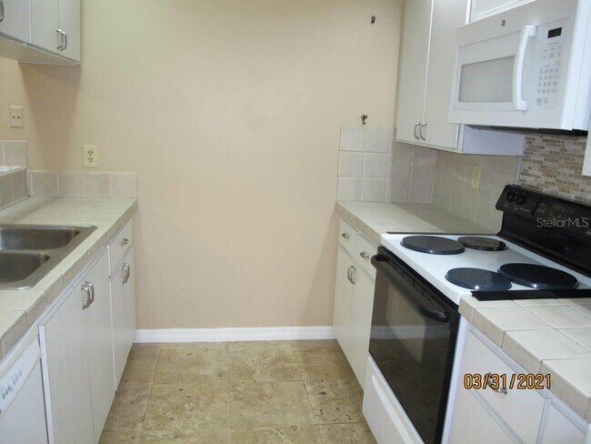 Building Photo - 5281 Middle Ct