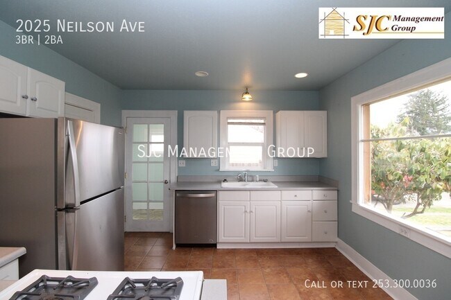 Building Photo - 2025 Nielson Ave