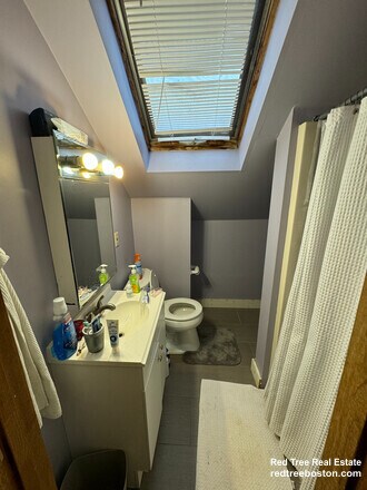 Building Photo - 14 Lake St