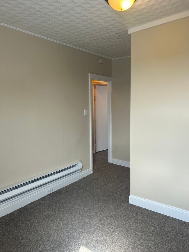 Building Photo - Section 8 considered.  3-bedroom row home in Midtown Harrisburg