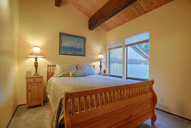 Building Photo - SKI LEASE: Kings Beach; Updated, Well Appointed Townhome