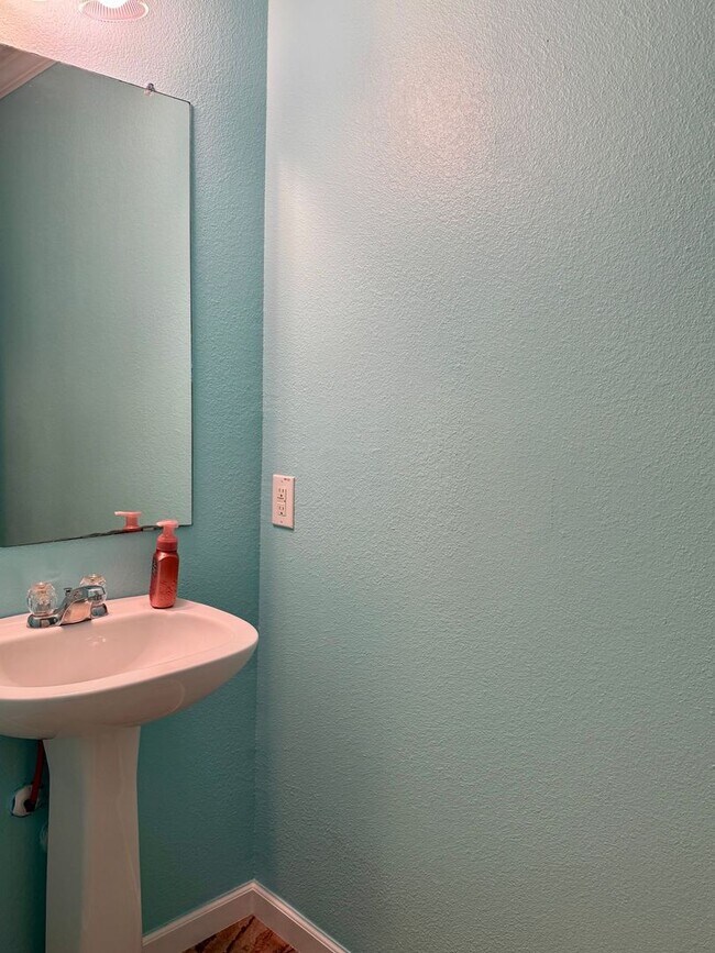 Building Photo - 232 Weeping Willow