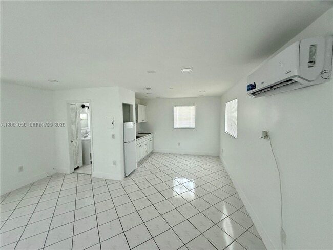 Building Photo - 8301 SW 19th St