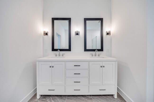 Building Photo - 7930 Palm Glade Dr