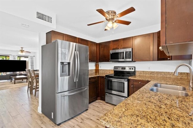 Building Photo - 344 City View Dr