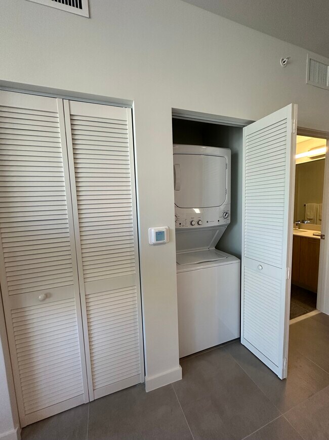 Building Photo - 3242 NW 3rd Ave