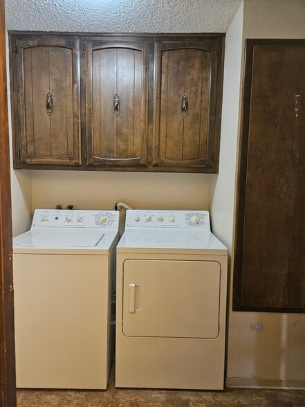 Building Photo - 1839 Peachtree Ln