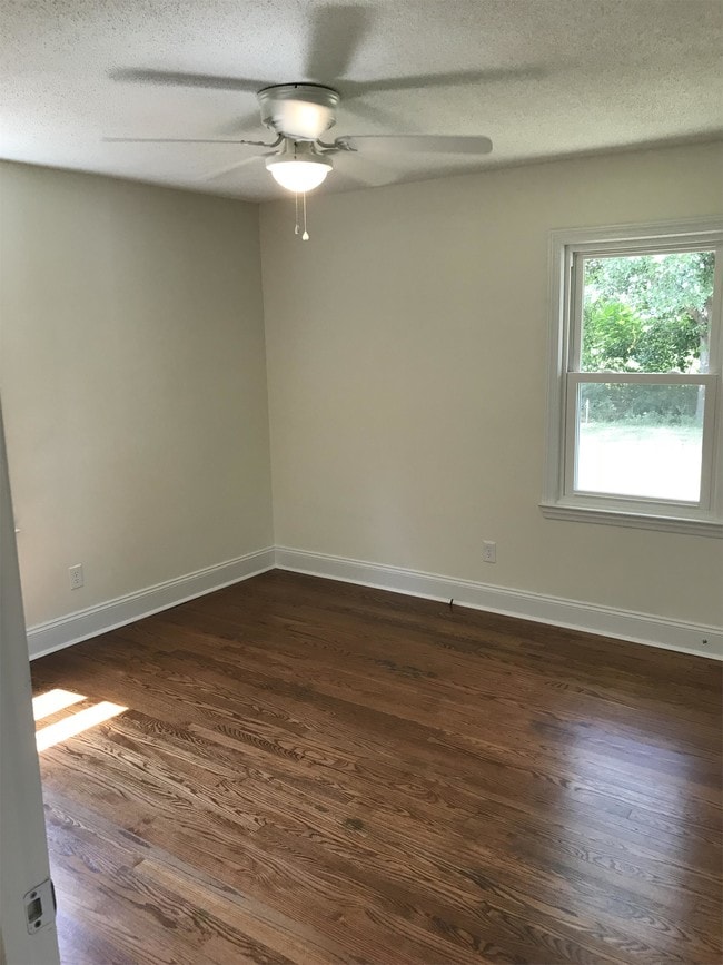 Building Photo - 602 S Powell Ave