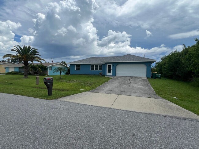 Building Photo - Annual ** Newly Renovated ** 3 Bedroom / 2...