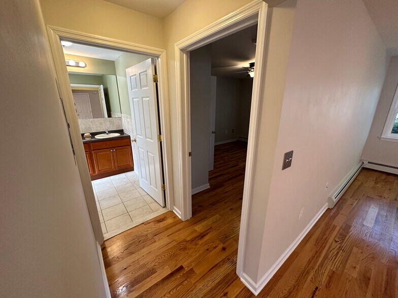 Building Photo - 46 Wedgewood Dr
