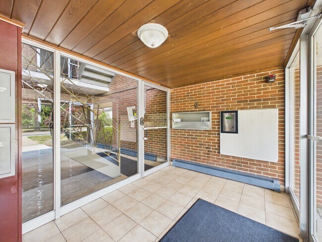 Building Photo - 2210 S Goebbert Rd
