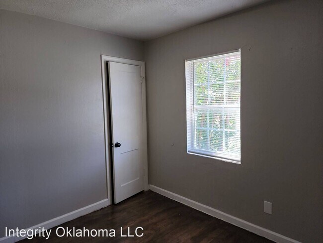Building Photo - 2 br, 1 bath House - 900 N. Redbud Dr.