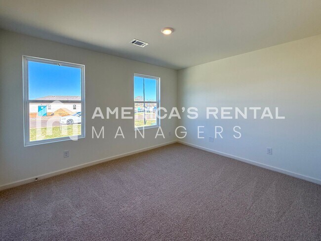 Building Photo - Modern 2 Bed, 1 Home in Sandy Ridge! Available to View Now!!!