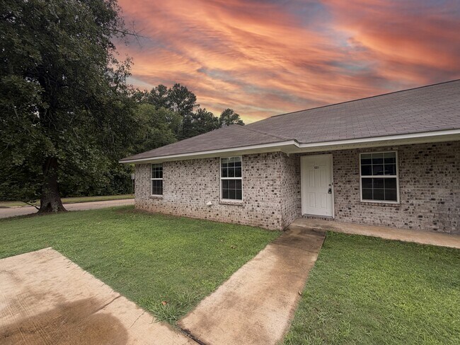 Building Photo - 1221 Kirby St