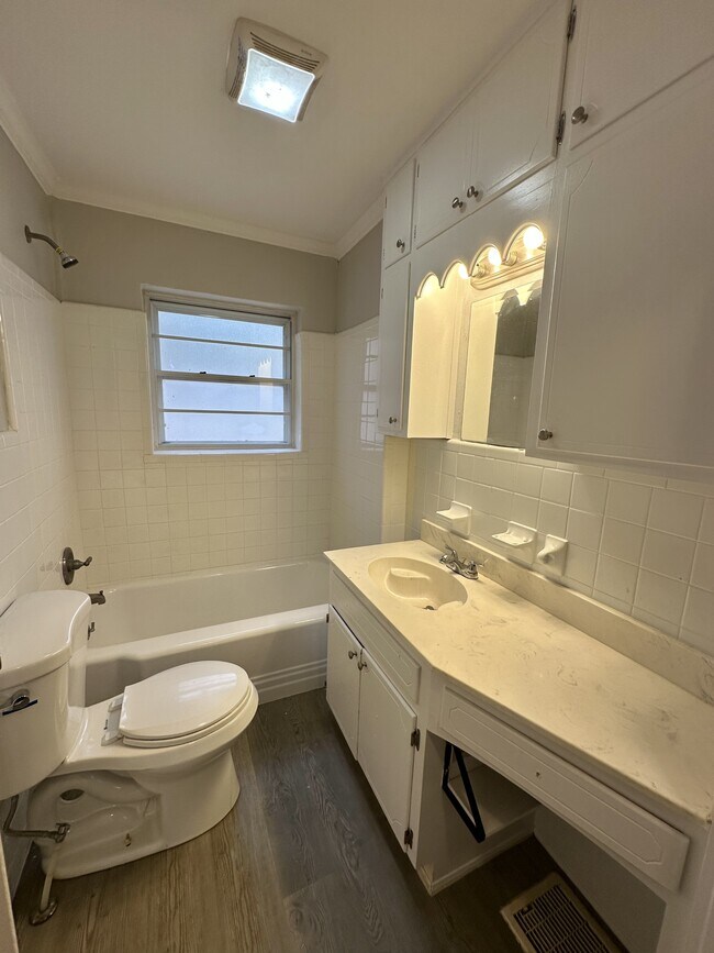 Building Photo - 637 Blanton Ln