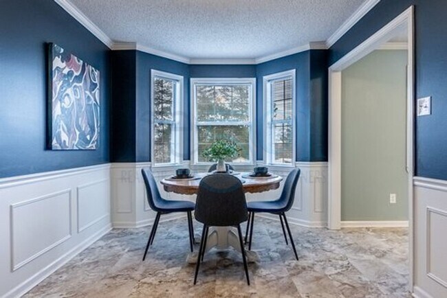 Building Photo - Available in Early August Attn: Pilots! 3BR 2BA Crashpad!