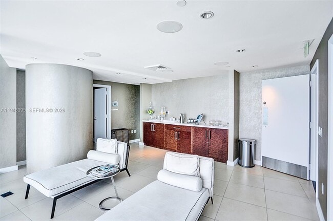 Building Photo - 17001 Collins Ave