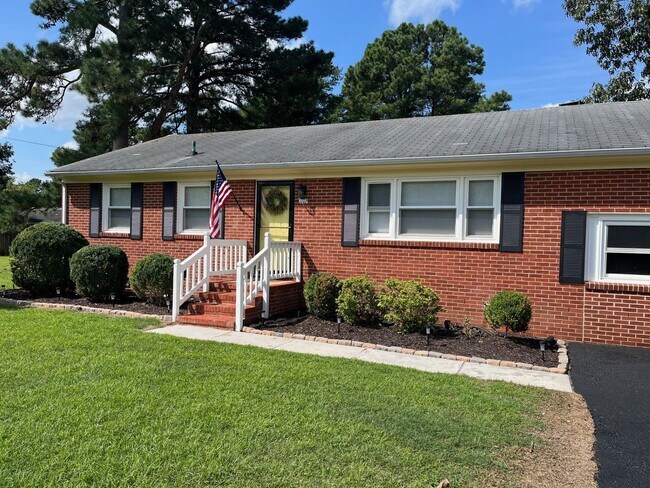 Building Photo - 1112 Wilson Rd