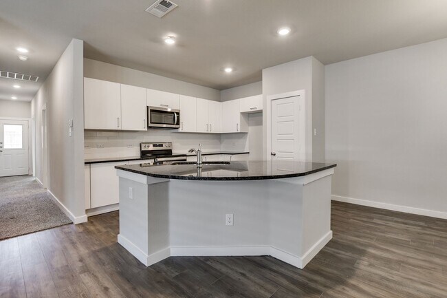 Building Photo - 736 Wheatfield Dr