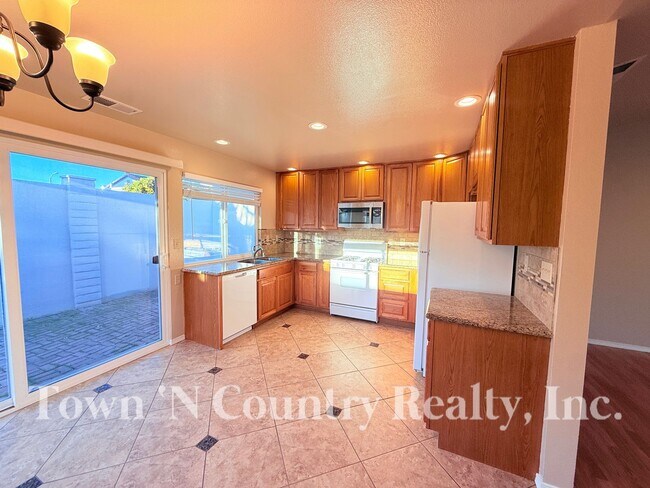 Building Photo - 1720 Cherokee Dr