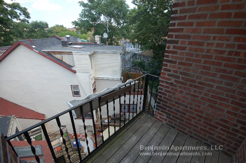 Building Photo - 127 Sutherland Rd