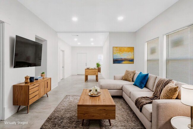 Building Photo - 2105 Walnut St