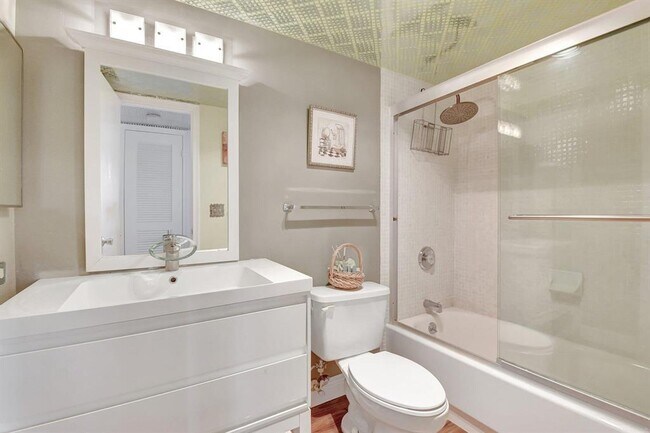 Building Photo - 4070 Tivoli Ct