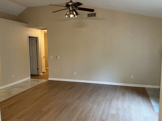 Building Photo - Great Location in Rocklin!