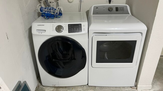 Building Photo - 6722 Duval Ave