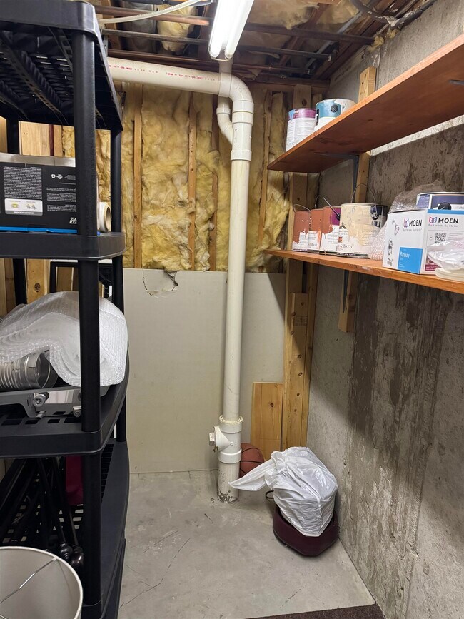 Building Photo - 16 High Bridge Hl