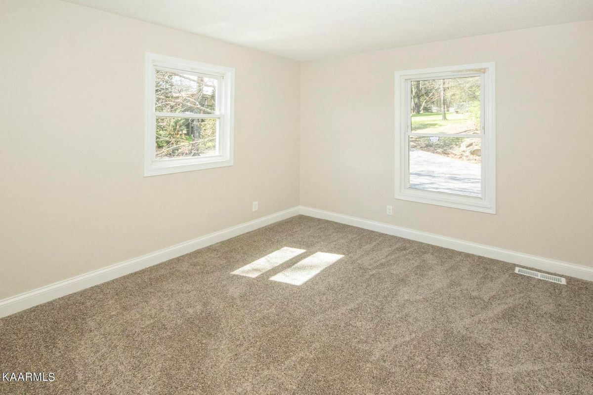 Building Photo - 106 Newport Dr