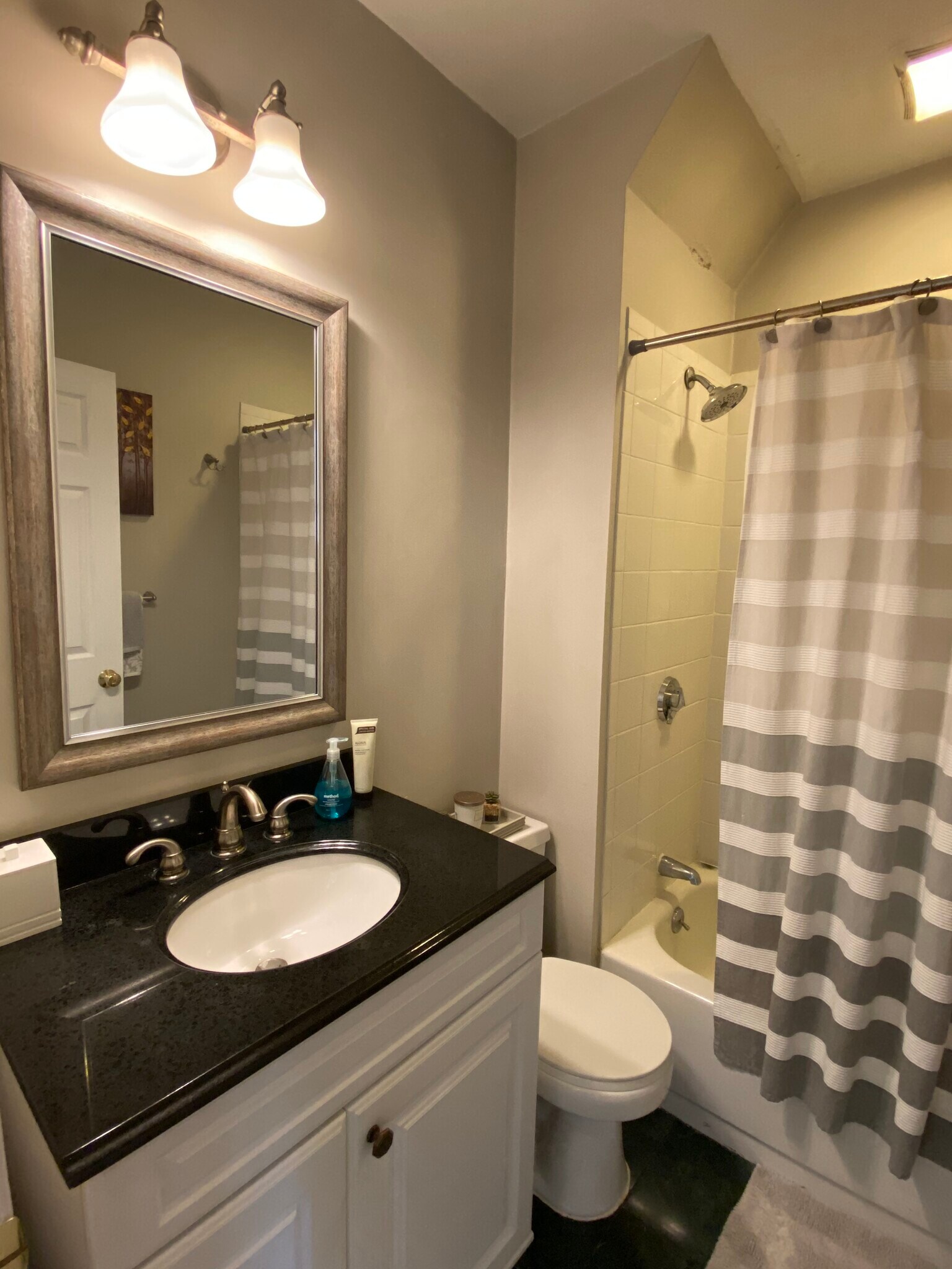 Building Photo - 188 Gold St